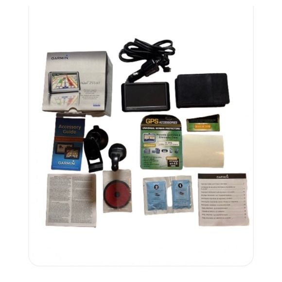 Garmin nuvi 255WT Automotive Include Mount Lifetime Maps Screen protector bundle - Picture 1 of 9